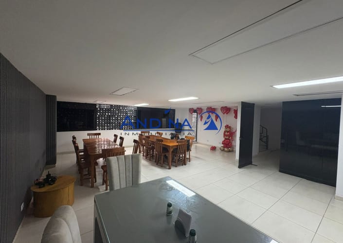 Local en arriendo en La Castellana, Medellín, 340 m² · foto 5 de 18