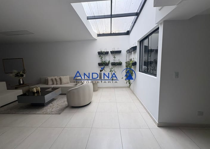 Local en arriendo en La Castellana, Medellín, 340 m² · foto 2 de 18