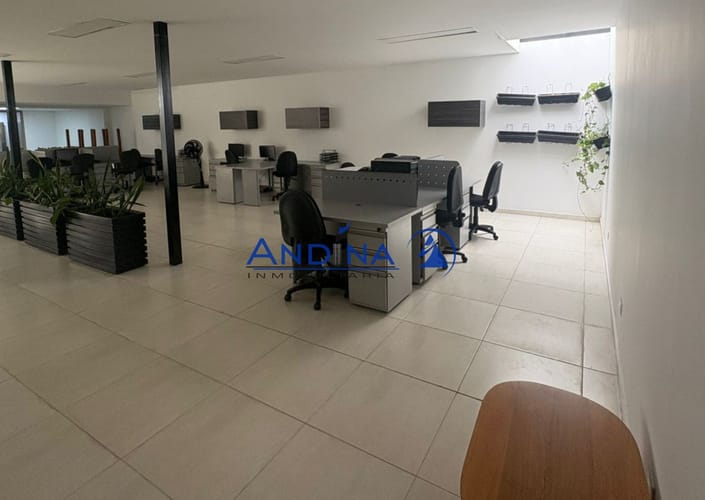 Local en arriendo en La Castellana, Medellín, 340 m² · foto 4 de 18