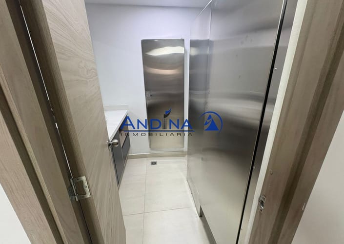 Local en arriendo en La Castellana, Medellín, 340 m² · foto 16 de 18