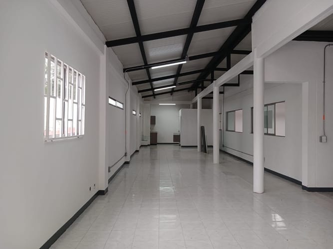 Local en venta en El Poblado, Medellín, 402 m² · foto 8 de 17