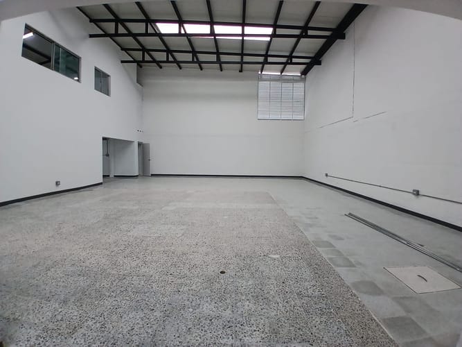 Local en venta en El Poblado, Medellín, 402 m² · foto 4 de 17