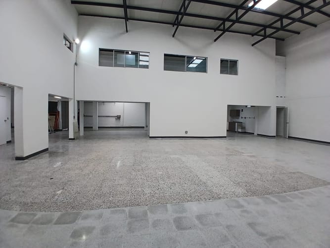 Local en venta en El Poblado, Medellín, 402 m² · foto 14 de 17