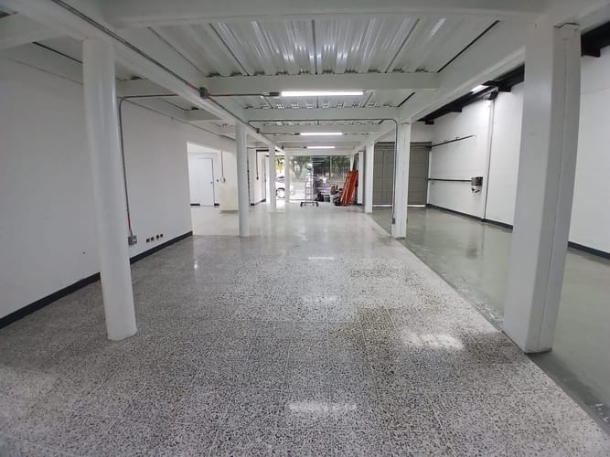 Local en venta en El Poblado, Medellín, 402 m² · foto 15 de 17