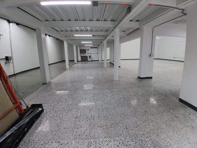 Local en venta en El Poblado, Medellín, 402 m² · foto 16 de 17