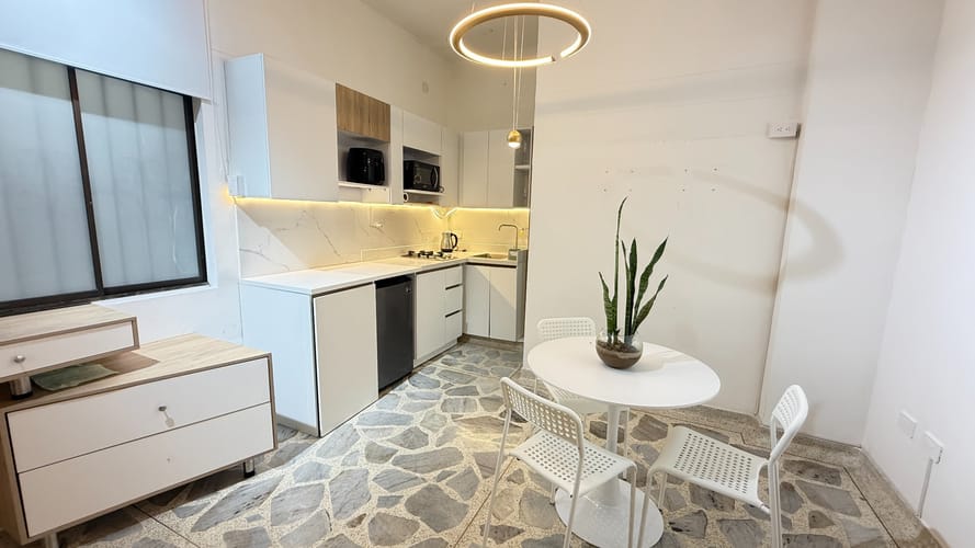 Apartaestudio en venta en Conquistadores, Medellín, 30 m² · foto 2 de 10