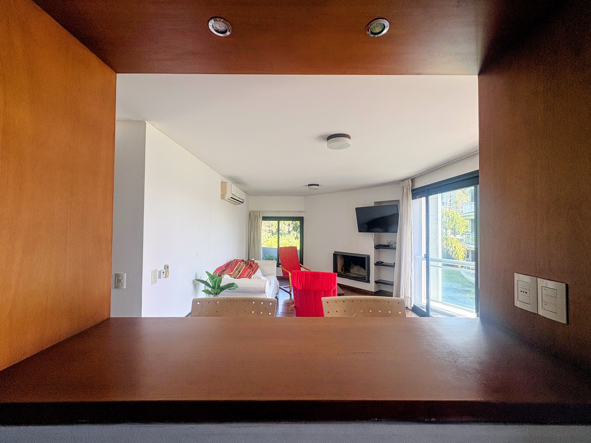 Con muebles, terraza con parrillero y estufa! buena luz natural. · Foto 7