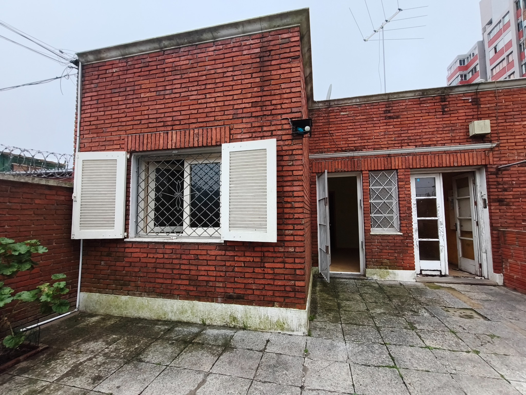 ALQ. APTO. TIPO CASITA 2 DORM. CMINO. CORRALES esq. AVELLANEDA · Foto 12