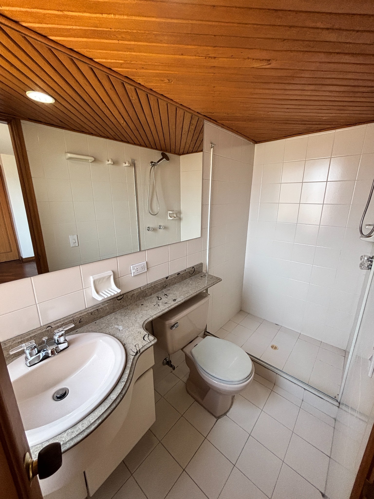 Apartamento en venta en El Campestre, Medellín · foto 8 de 24