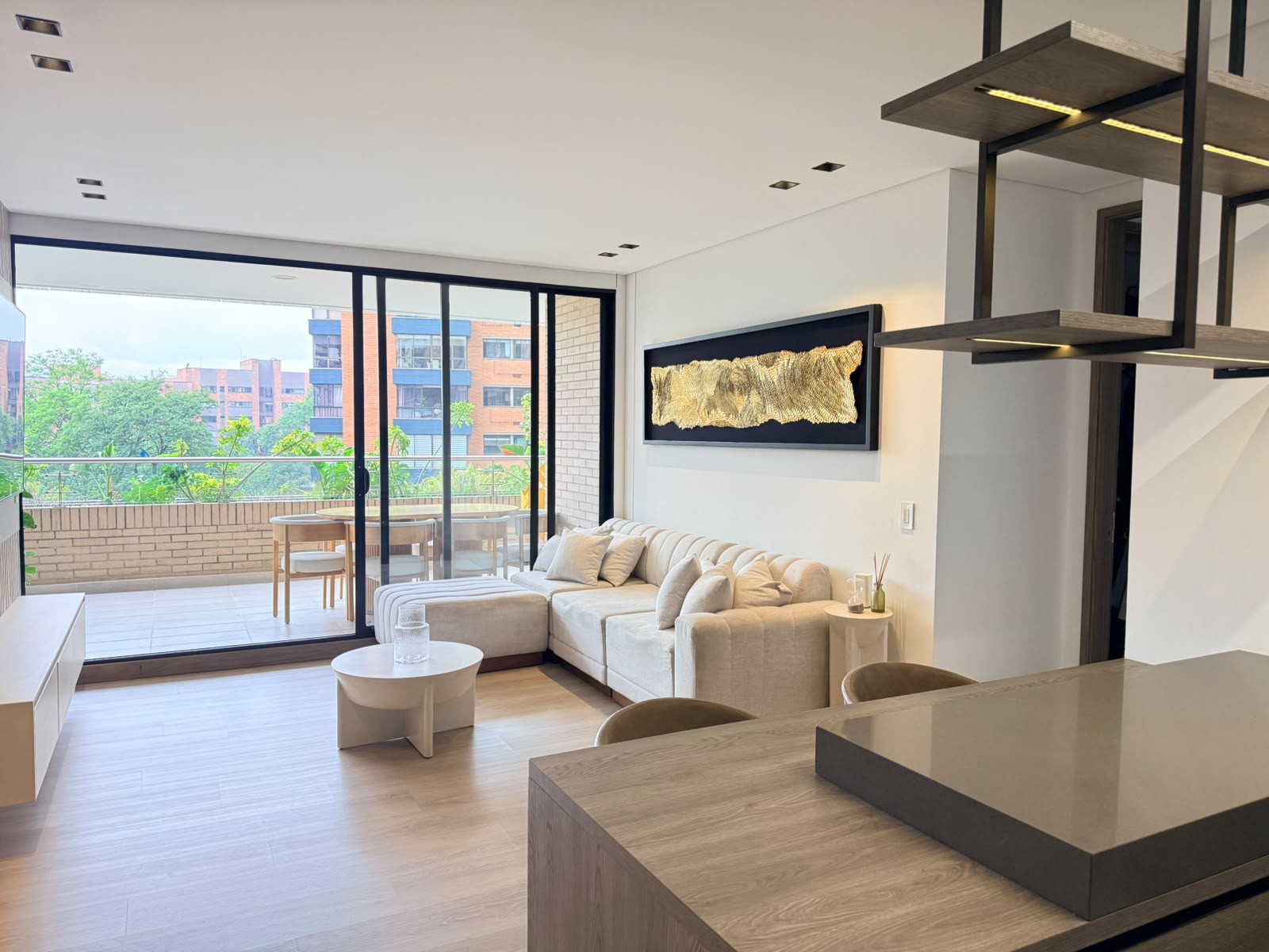 Apartamento en arriendo en El Poblado, Medellín · foto 2 de 18
