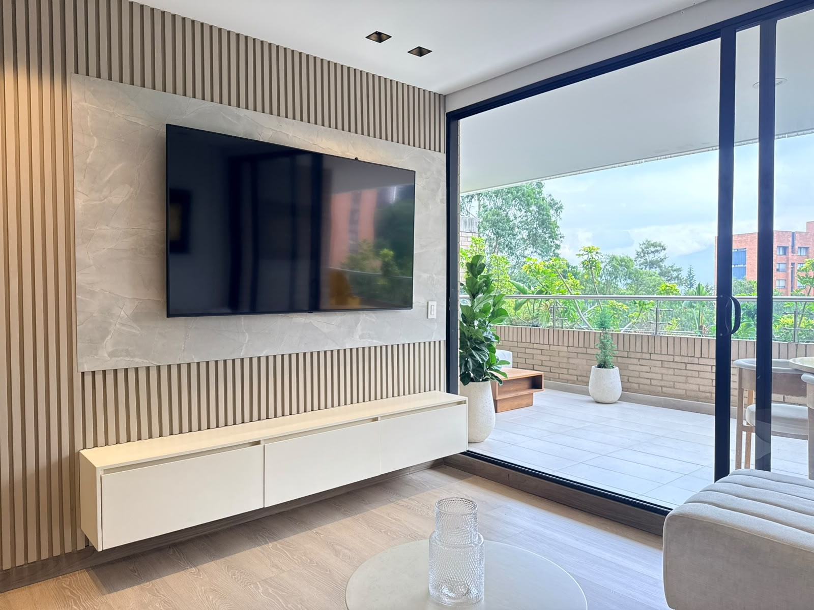 Apartamento en arriendo en El Poblado, Medellín · foto 3 de 18