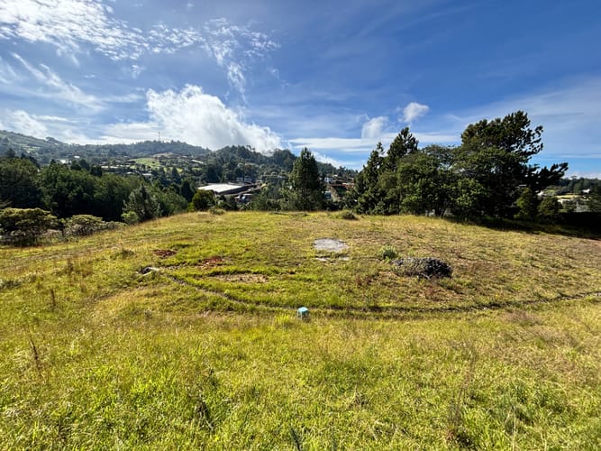 Lote en venta en Pantanillo, Envigado, 8660 m² · foto 3 de 10