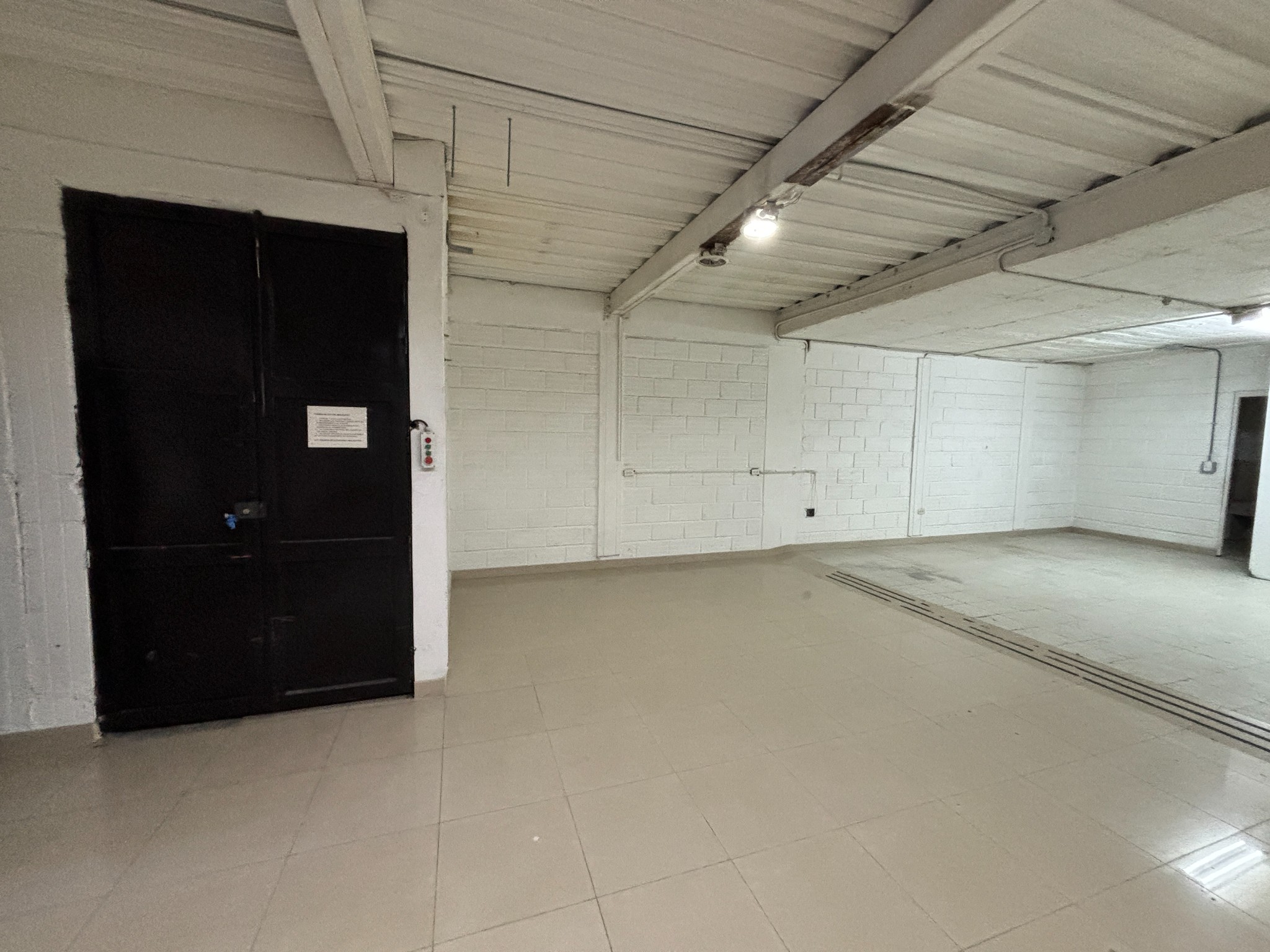 Building in Trinidad (1480 m²) for Sale - 3