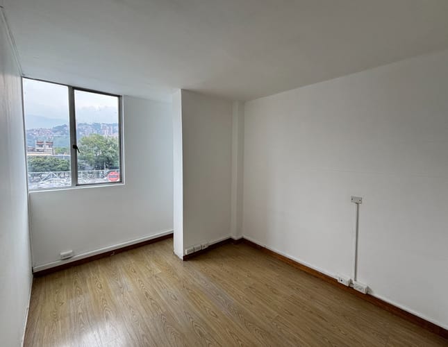 Edificio en venta en Laureles, Medellín, 1480 m² · foto 16 de 20