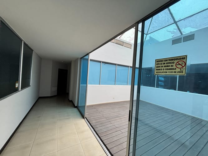 Edificio en venta en Laureles, Medellín, 1480 m² · foto 9 de 20