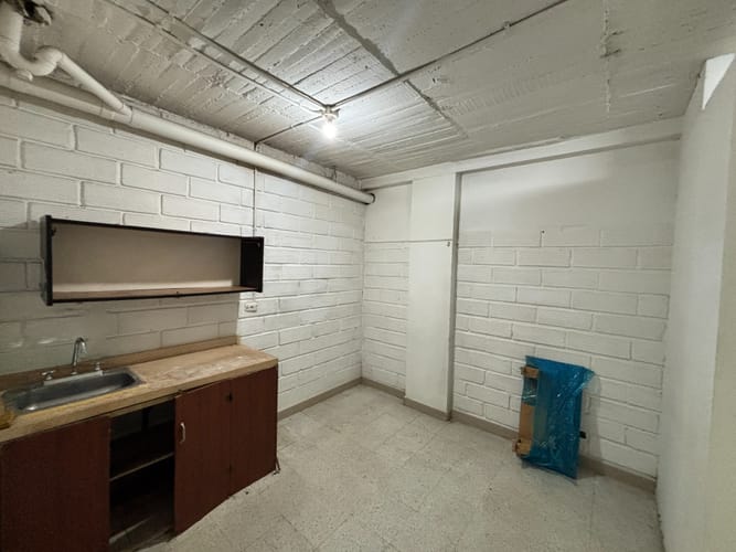 Edificio en venta en Laureles, Medellín, 1480 m² · foto 7 de 20