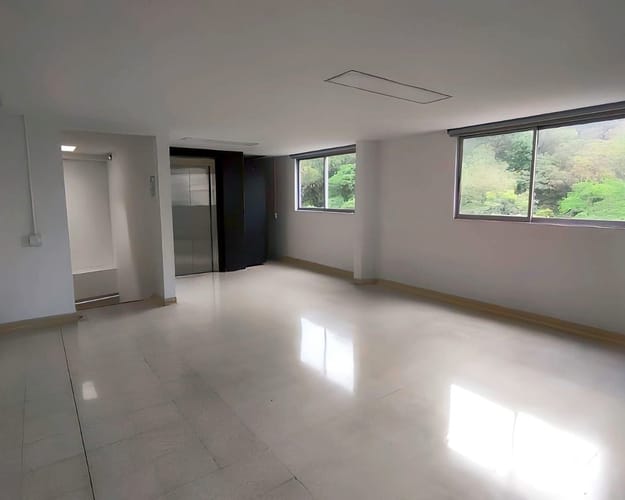 Oficina en venta en Belén, Medellín, 2625 m² · foto 5 de 11