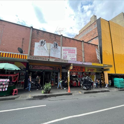 Local en venta en La Candelaria, Medellín, 560 m² · foto 3 de 9