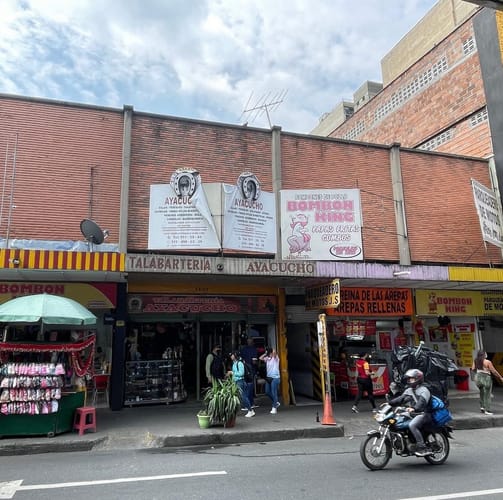 Local en venta en La Candelaria, Medellín, 560 m² · foto 4 de 9