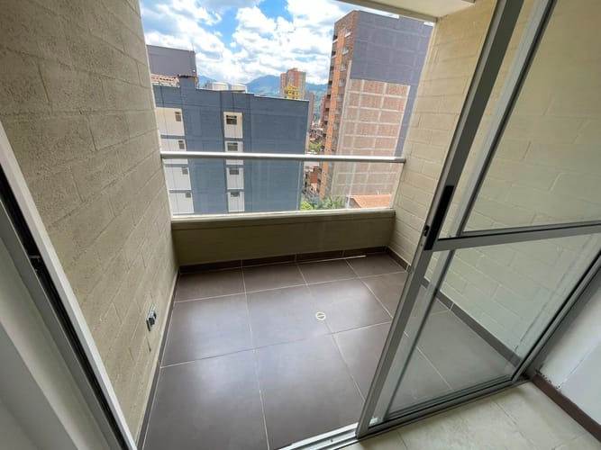 Apartamento de 2 alcobas en venta en Aves Maria, Sabaneta, 59 m² · foto 2 de 14