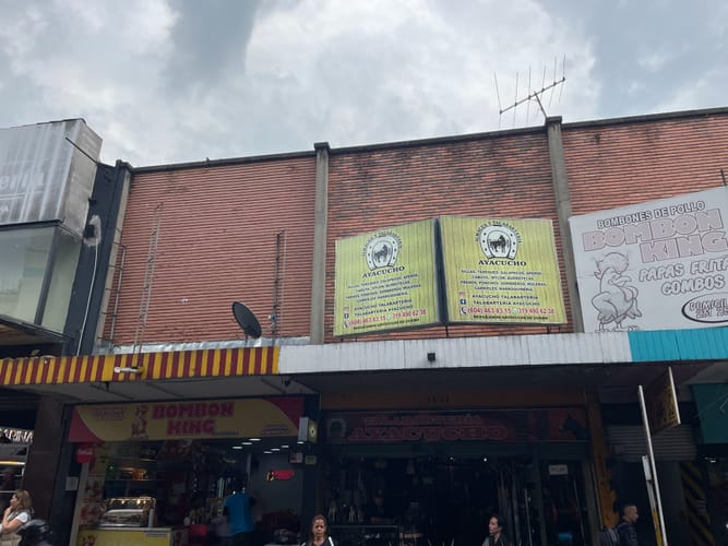 Local en venta en La Candelaria, Medellín, 560 m² · foto 8 de 9