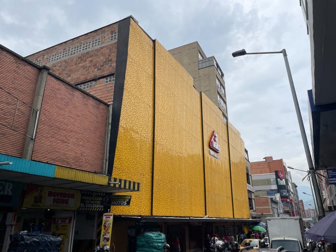 Local en venta en La Candelaria, Medellín, 560 m² · foto 7 de 9