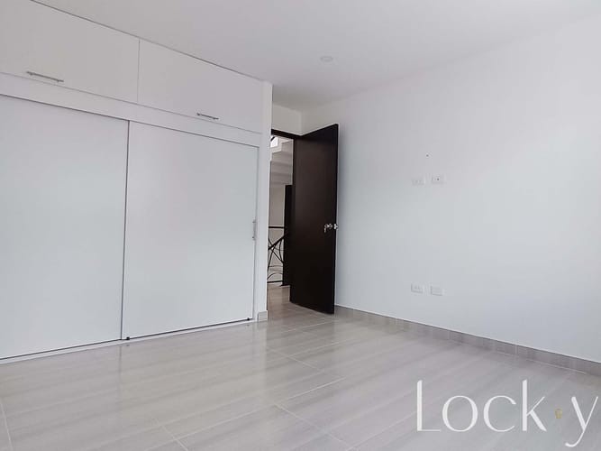 Casa de 3 alcobas en venta en El Porvenir, Rionegro, 300 m² · foto 13 de 21