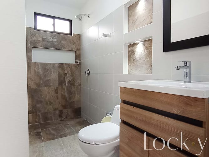 Casa de 3 alcobas en venta en El Porvenir, Rionegro, 300 m² · foto 18 de 21