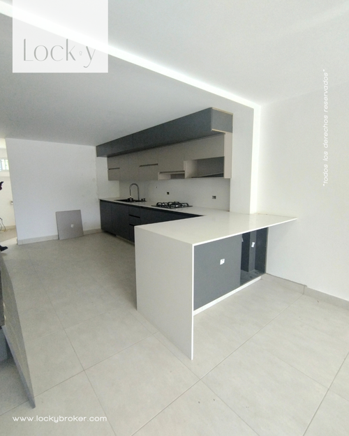 Casa de 4 alcobas en venta en Los Balsos, Medellín, 330 m² · foto 2 de 17