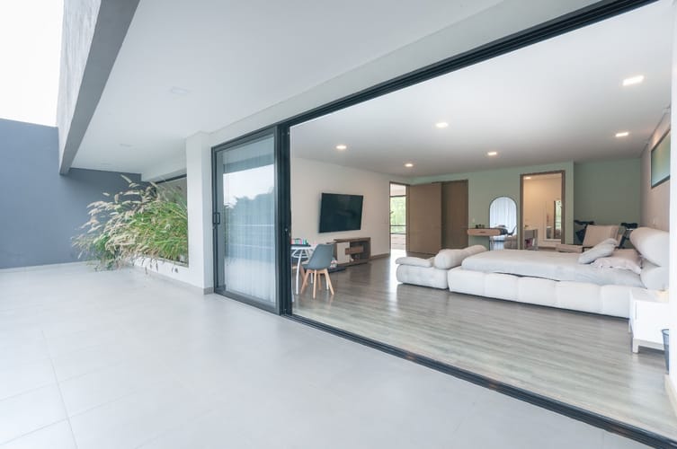Casa de 5 alcobas en venta en Vía Las Palmas, Envigado, 492 m² · foto 2 de 15