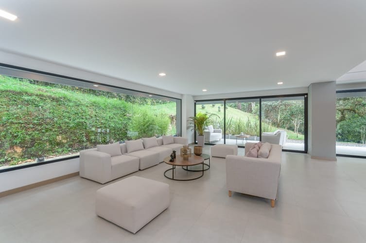 Casa de 5 alcobas en venta en Vía Las Palmas, Envigado, 492 m² · foto 4 de 15