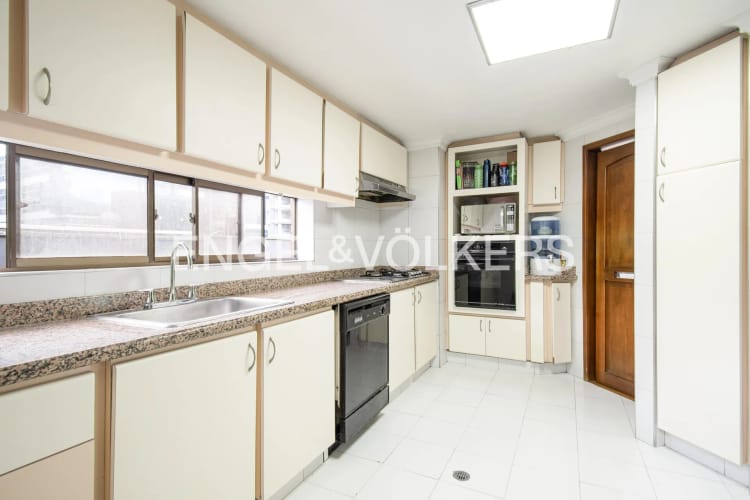 Apartamento de 4 alcobas en venta en Chico, Bogotá, 164 m² · foto 7 de 18