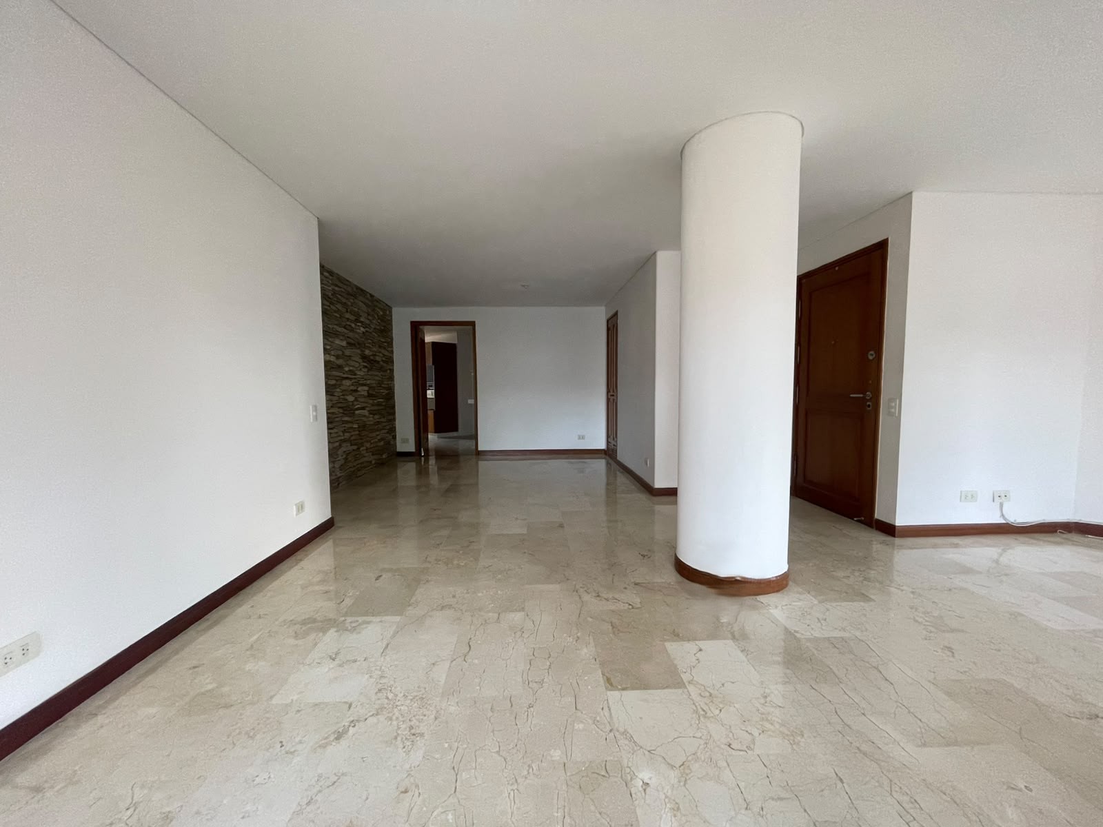 Apartamento en arriendo en Laureles, Medellín · foto 2 de 20