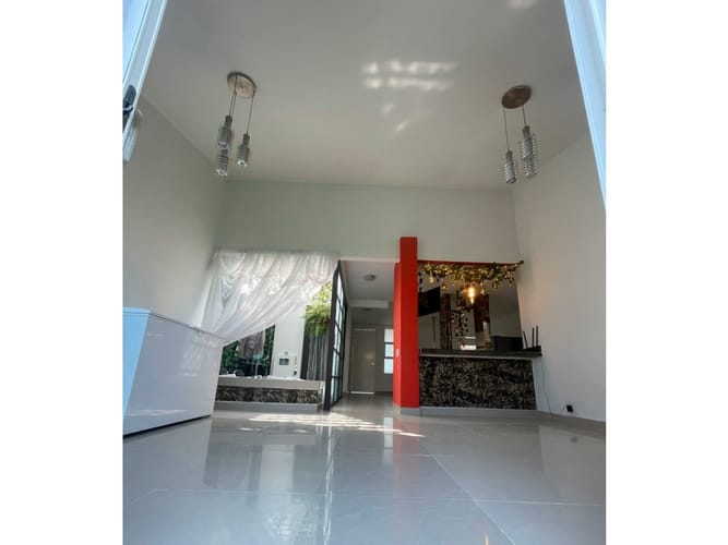 Casa de 3 alcobas en venta en El Castillo, Jamundí, 190 m² · foto 3 de 17