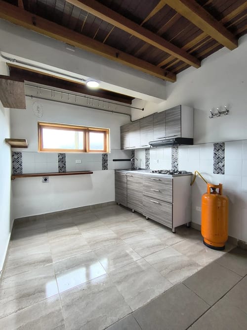 Apartamento de 2 alcobas en arriendo en El Plan, Medellín, 180 m² · foto 6 de 10