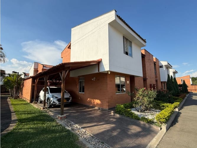 Casa de 3 alcobas en venta en Ciudad Country, Jamundí, 185 m² · foto 2 de 24