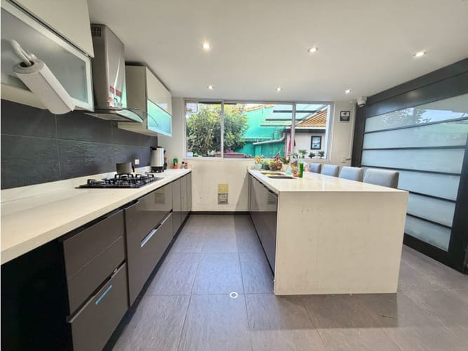 Casa de 7 alcobas en venta en Santa Ana Oriental, Bogotá, 537 m² · foto 4 de 24