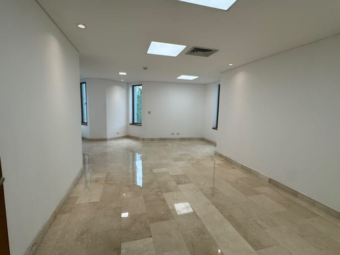 Oficina en arriendo en El Poblado, Medellín, 46 m² · foto 2 de 11