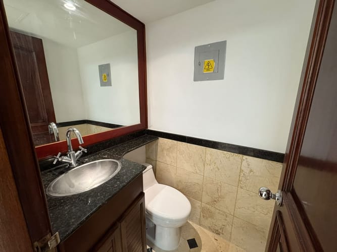 Oficina en arriendo en El Poblado, Medellín, 46 m² · foto 4 de 11