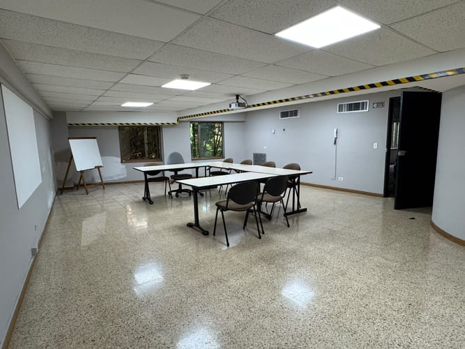 Oficina en arriendo en El Poblado, Medellín, 46 m² · foto 10 de 11