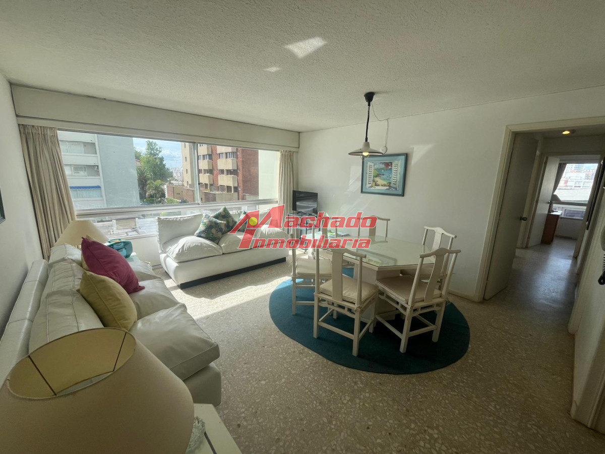 Apartamento de 3 dormitorios en alquiler , Punta del este . torre de las américas , Península · Foto 2