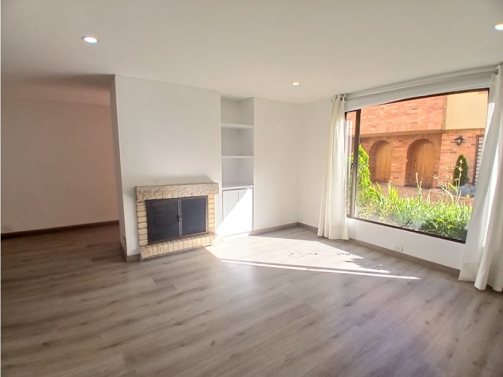 Casa en venta en Colina Campestre, Bogotá · foto 2 de 24