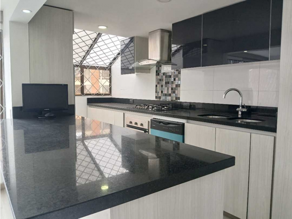Casa en venta en Colina Campestre, Bogotá · foto 8 de 24