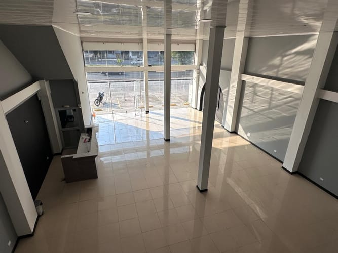 Local en arriendo en Santa Anita, Cali, 345 m² · foto 11 de 13