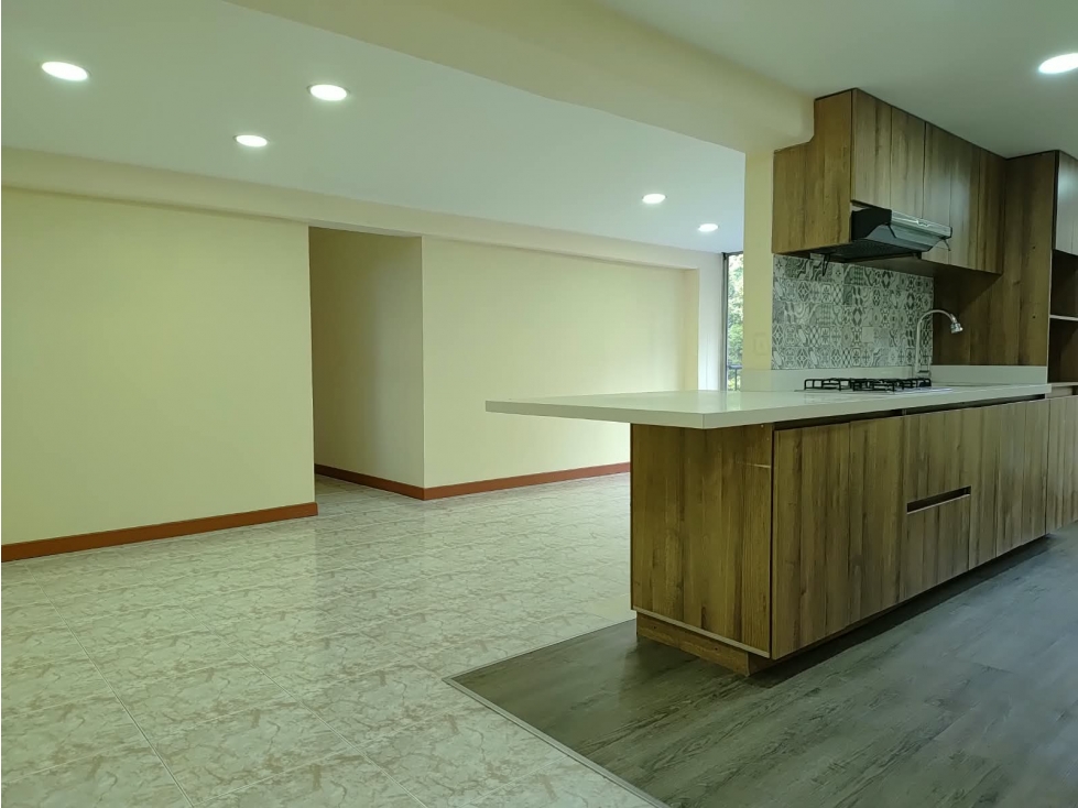 Apartamento en venta en Los Naranjos, Medellín · foto 2 de 15