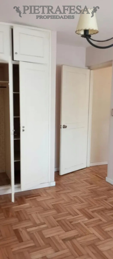 Apartamento en alquiler, 2 dormitorios, 1 baño, terraza, cochera. Centro. · Foto 11