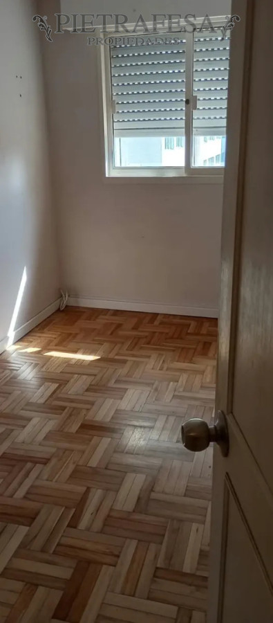 Apartamento en alquiler, 2 dormitorios, 1 baño, terraza, cochera. Centro. · Foto 12