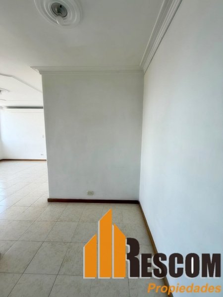 Apartamento en arriendo en Loma De San Julian, Medellín · foto 4 de 13