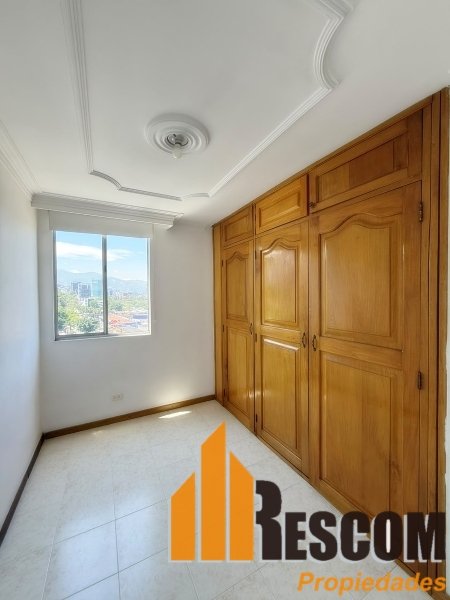 Apartamento en arriendo en Loma De San Julian, Medellín · foto 10 de 13