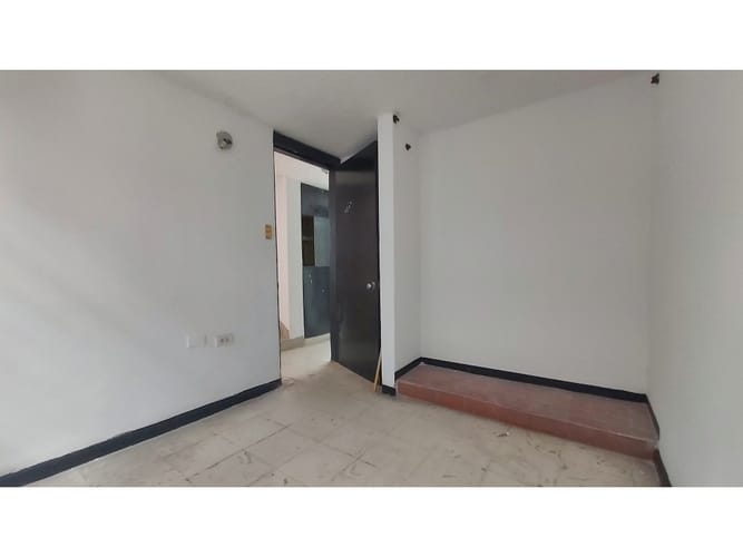 Casa de 6 alcobas en venta en Los Guayacanes, Cali, 125 m² · foto 4 de 24
